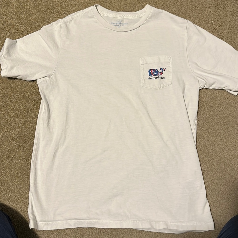 EUC vineyard vines boys size M (12-14) fireworks tshirt